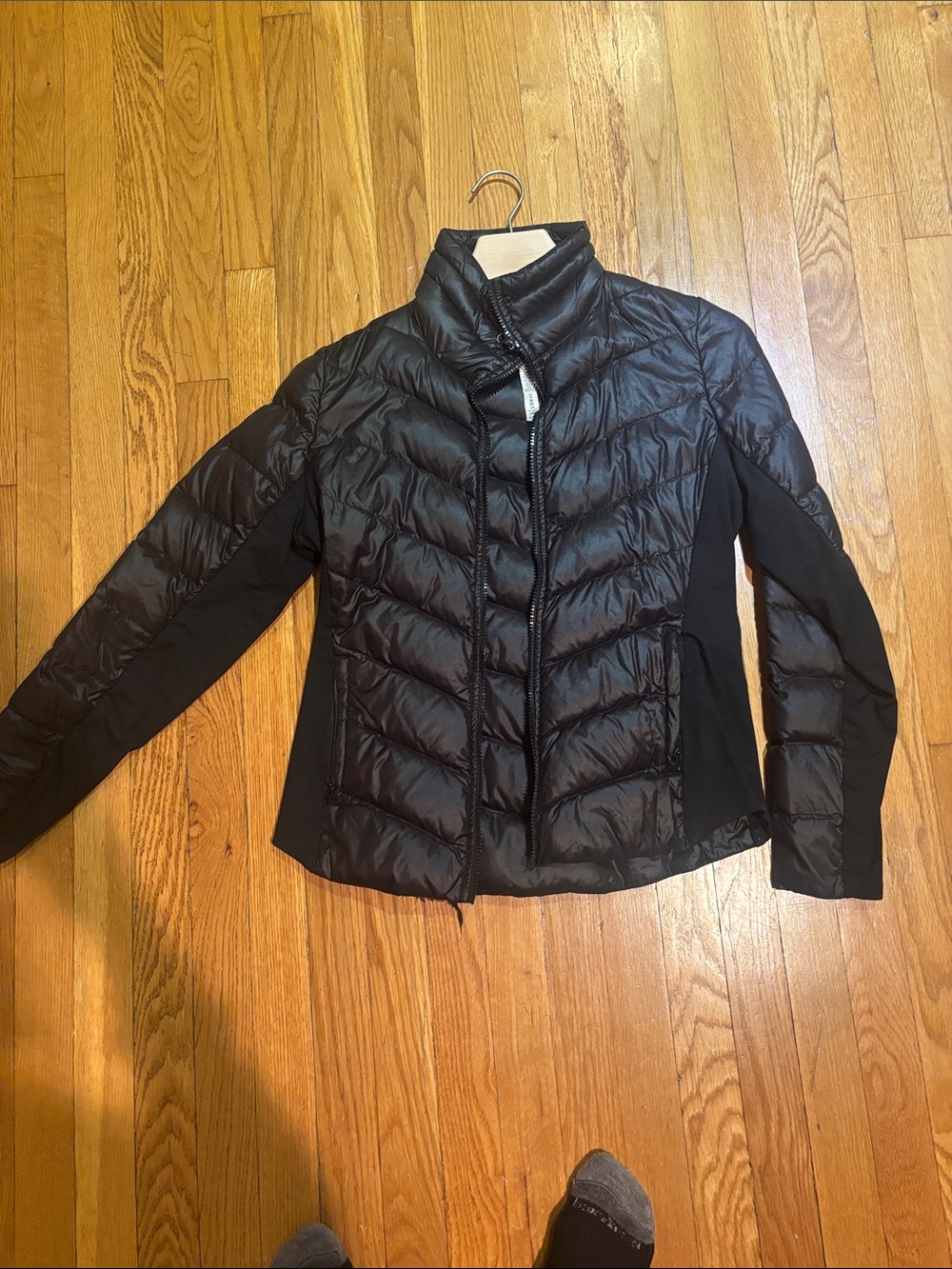 ALO Yoga Black Quilted Puffer Jacket with Stretch Side Panels